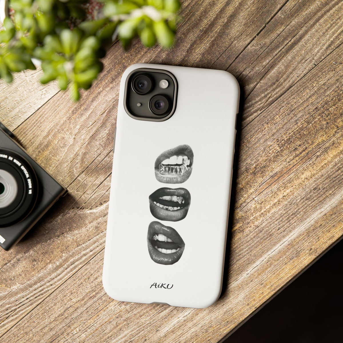 Monochrome Bite Lip Art